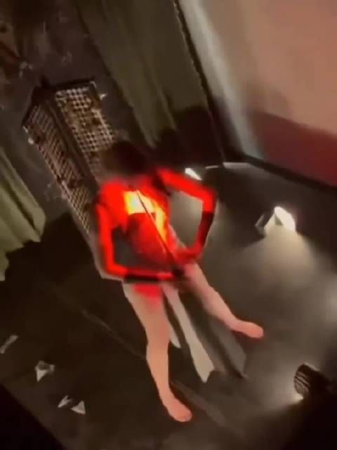 夜场美女深喉表演
