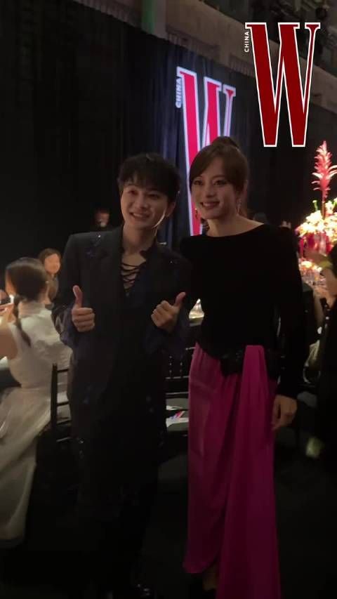 孙俪与周深合影向女儿炫耀，女儿为铁杆生米