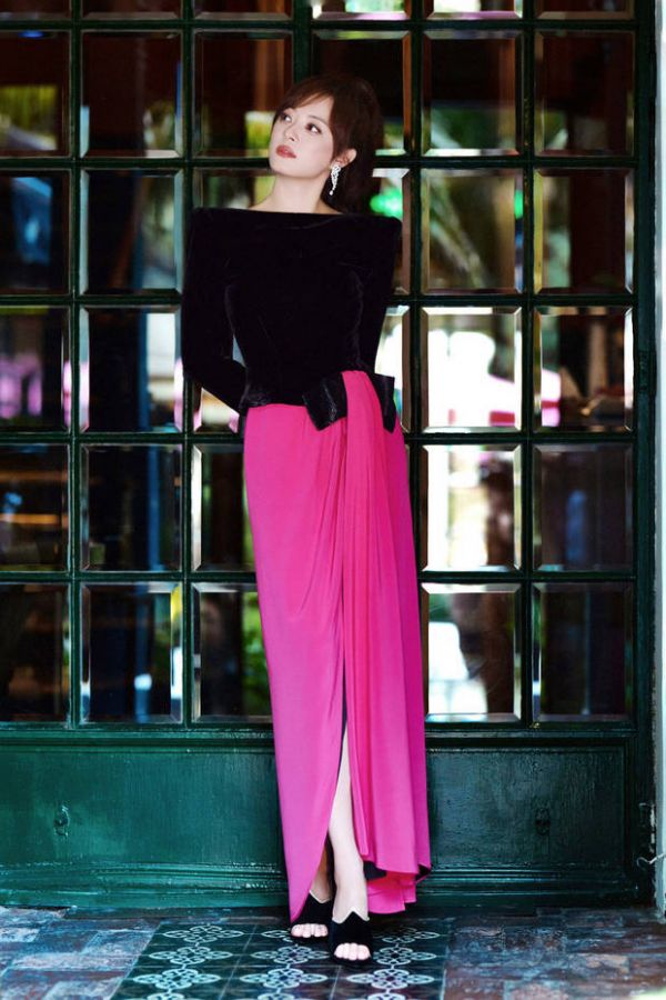 孙俪体态优雅。