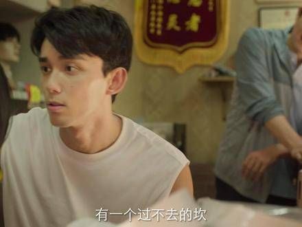 弟弟在宋爸面前大撒狗粮,宋爸一脸无奈直呼头疼