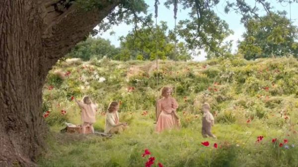 《秘密花园》2020年上映,讲述孤僻女孩发现神秘花园治愈心灵