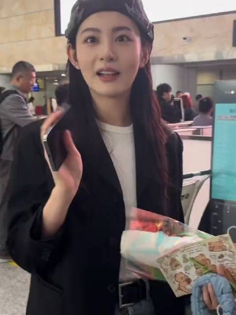 机场偶遇赵晴,这女孩很好啊!许荔莎 22年因赵晴被拍和许凯分手