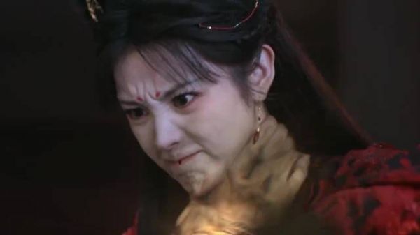 田曦薇新剧武祯单手擦血镜头引关注