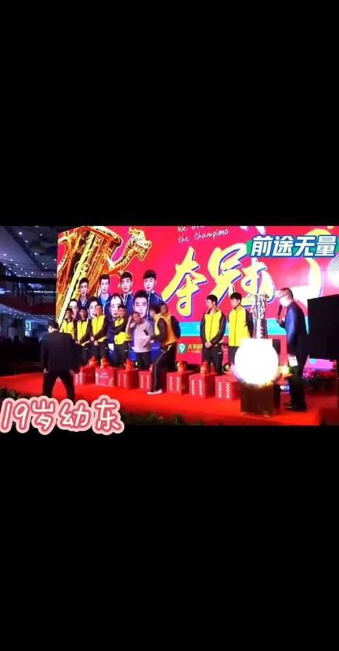 为东东鼓掌，八一少帅真不是盖的，大场合一点不怵，阳光帅气 世界冠军 樊振东