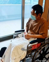 李连杰手术遭嘲讽，跨国身份惹争议，自己老父亲身份能否翻盘？