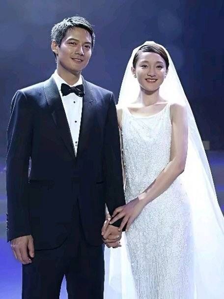 周迅高圣远闪婚后因300万借款起争执,2020年官宣离婚