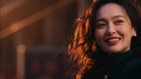 汪小姐总能轻易俘获人心， 一起追剧
