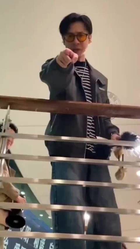 张维伊:女人你成功的引起了我的注意 霸总上身了张维伊哈哈哈哈哈哈