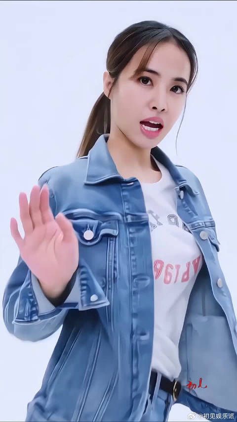 喜欢蔡依林的粉丝们，估计小孩子都会走路了，她出道即红