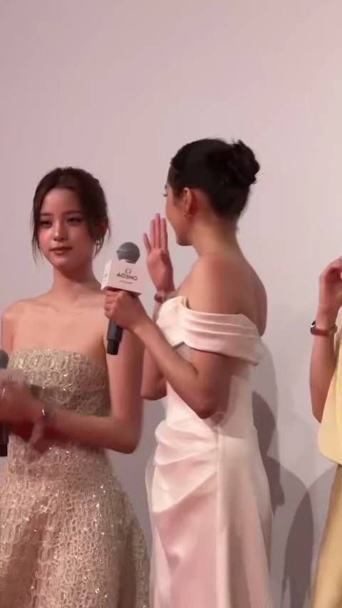 欧阳娜娜碰上关晓彤,一对比才发现,关晓彤这身形真的“魁梧”!