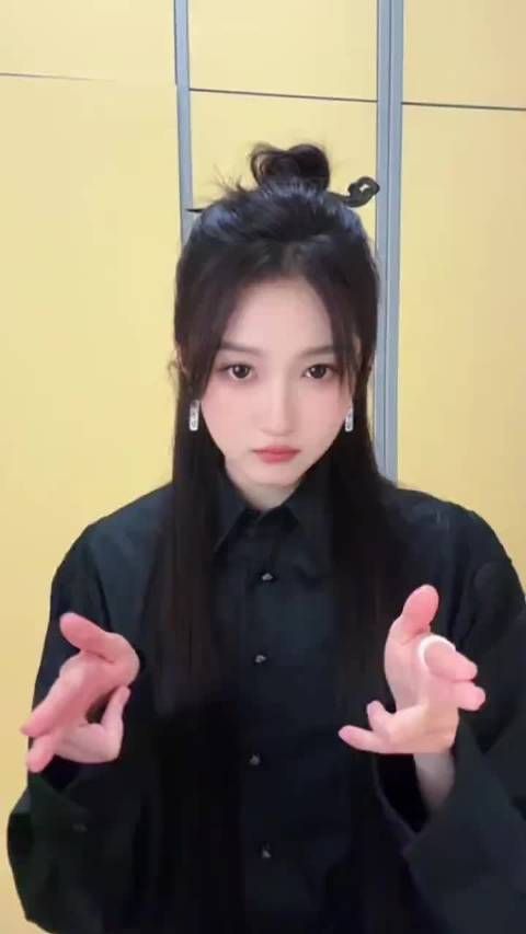 关晓彤你别太美!这个黑色古风造型,超绝反差感!