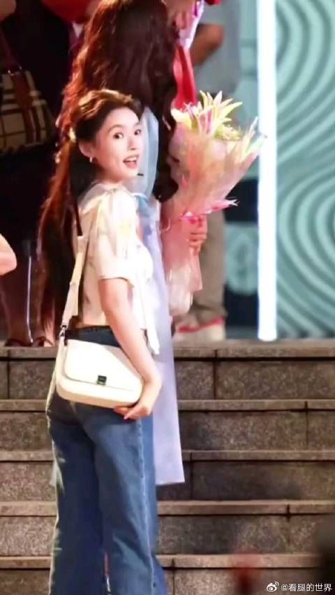 暂停看两大女神同框，章若楠林允一同回头太美了！