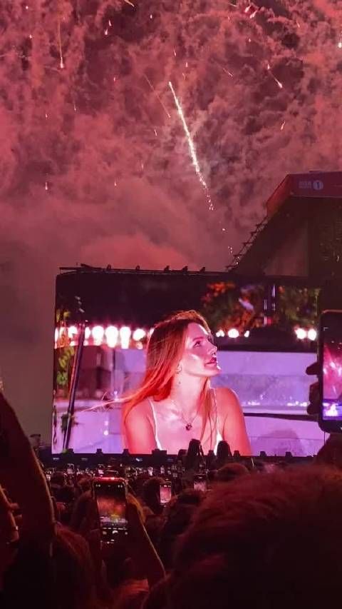 Lana Del Rey绝美演出现场一周年纪念日