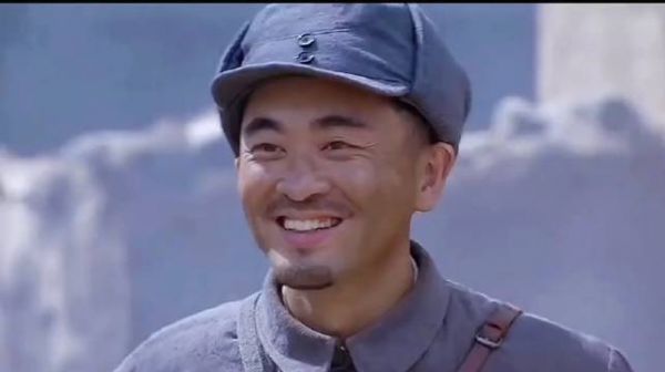 零炮楼：汉奸队长弃暗投明放走八路