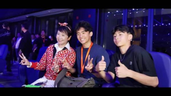前段时间和奶奶一起亮相谢霆锋演唱会的两个儿子,颜值都好高