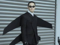 李承铉似乎正全身心投入于一种全新的艺术形式中