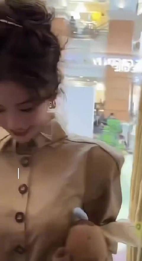 Angelababy活动含泪告别粉丝,绕场打招呼显贴心