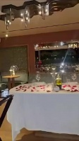 享受浪漫爱情，亚马尔与女友共进浪漫晚餐