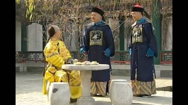 三人相声式对话引网友重温经典