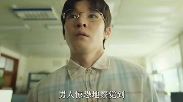 男人戴上眼镜,意外发现每个人的头顶都系着红线!