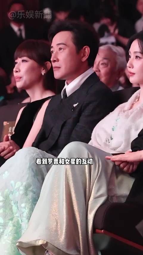 罗晋绅士拥抱王子文，对谭松韵裙摆未留意
