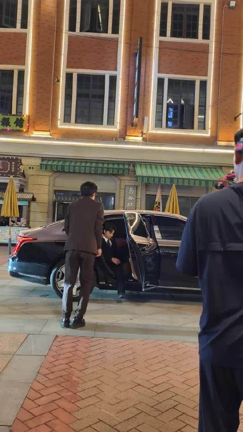 花絮更搞笑 “少爷您真棒,自己竟然会下车”