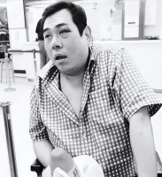 67岁段伟伦被成龙解雇原因曝光？疑因拒绝执行工作任务，后闹得不欢而散