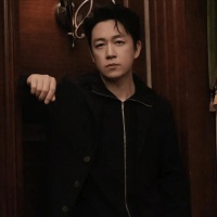 离婚13年后的潘粤明，51岁官宣喜讯，感叹人生竟能如此好转