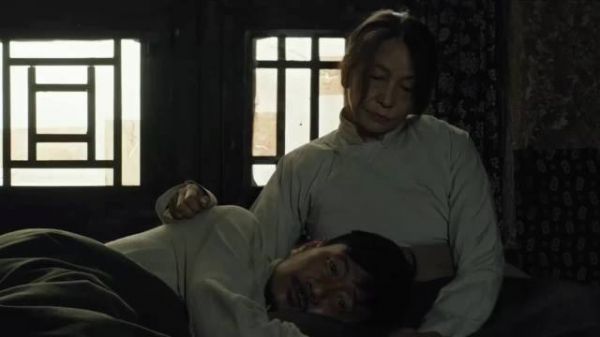 胡军艾丽娅《归队》演夫妻被指违和,儿子断腿剧情催泪