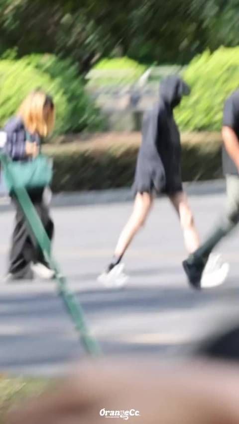 关晓彤今日王牌上班路透!彤姐这个腿美死了