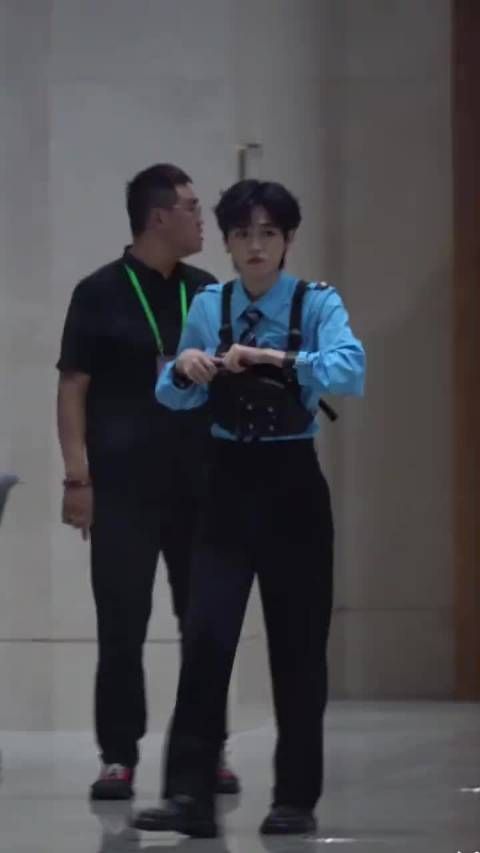 宋亚轩王牌路透制服造型曝光,生图展现少年感