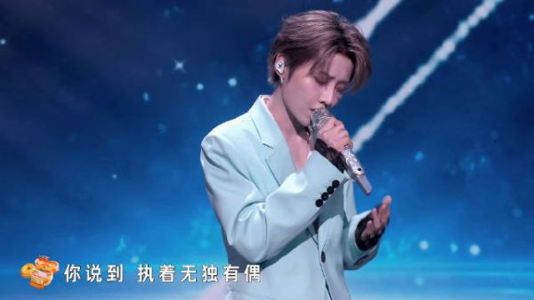 刘雨昕用歌声打开秋天