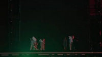 张泽禹张极背靠背对唱舞台感染力强