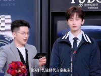 艺人被质疑人设营销，粉丝溺爱引争议