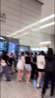 李登科机场被误认撞脸丁禹兮，玩梗称又蹭到大帅哥