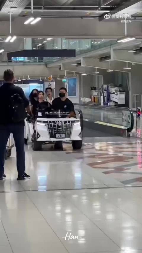 虞书欣泰国路透生图曝光,双轨开机甜度拉满