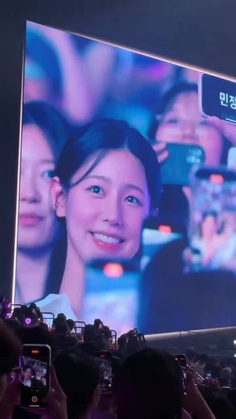 赵美延惊喜现身aespa演唱会 好淡的妆容,越素越美丽