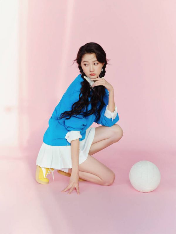 关晓彤秒变运动风美少女,状态在线。