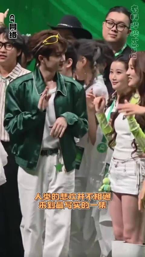 檀健次与粉丝台上互动引热议