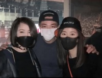 林心如霍建华在演唱会上亲吻 两人恩爱甜蜜