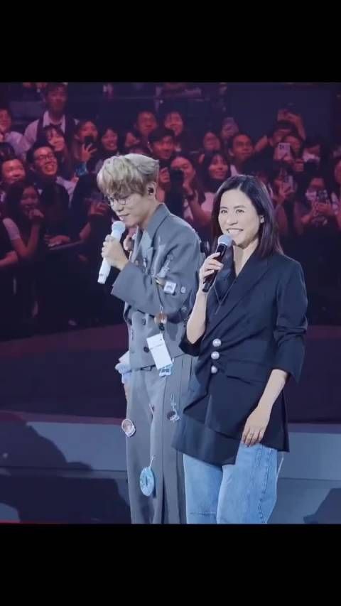 宣萱现身好友林家谦演唱会,55岁她依然气质靓丽,大美女至今未婚是为什么呢?