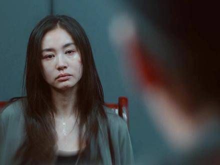 他明明不爱你,却又不愿放手,这种精神上的折磨实在太煎熬了!