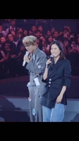 宣萱现身好友林家谦演唱会，55岁她依然气质靓丽，大美女至今未婚是为什么呢？