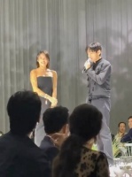 金泰亨受邀出席2025首尔艺术之夜，台下鞠躬致谢