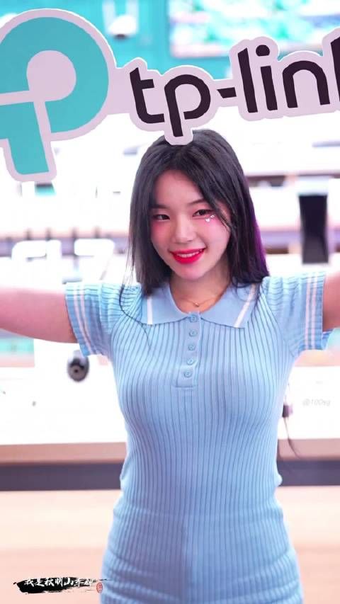 韩国拉拉队美少女出席活动实拍,小姐姐真是动若脱兔静若处子