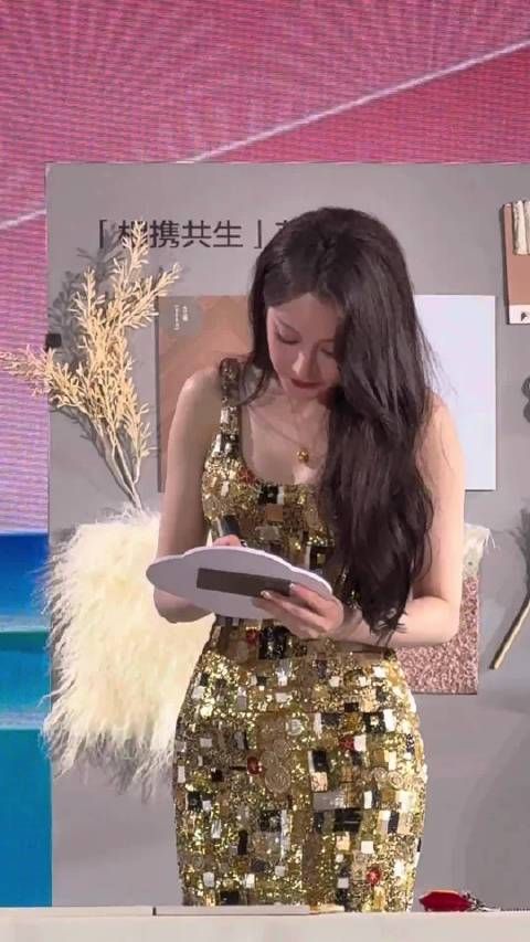 她到底缺什么,身高,长相,身材,头发,皮肤,个个好 迪丽热巴