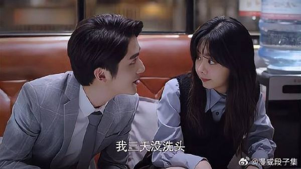 子秋让尖尖闻头,尖尖不懂原因,子秋:我三天没洗
