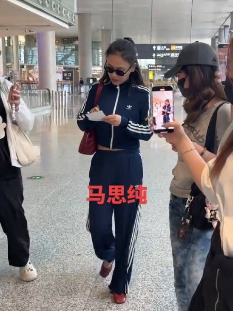 前面不是都机场来接马思纯嘛,这么快分手了