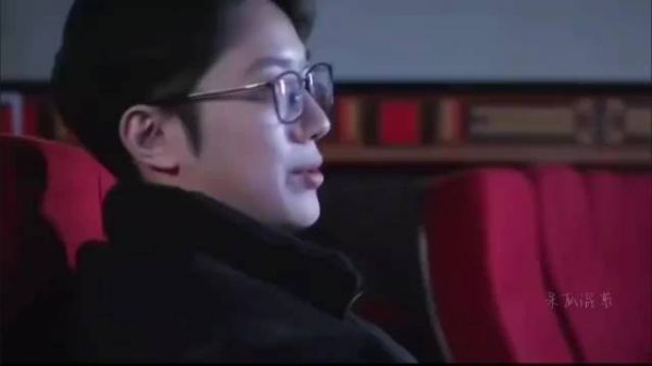 赖冠霖从爱豆到导演成功转型,现身阅兵现场