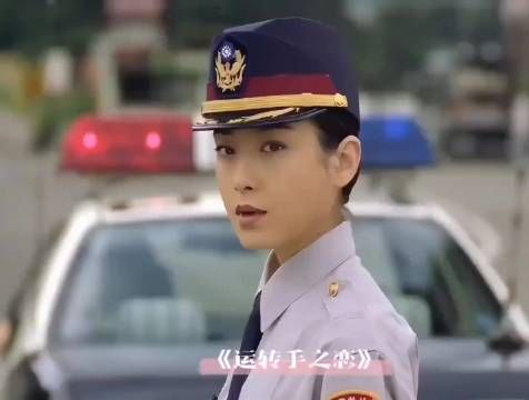 这小子可不是穷小子, 出租车公司是他家的,这是贵公子出来体验生活!